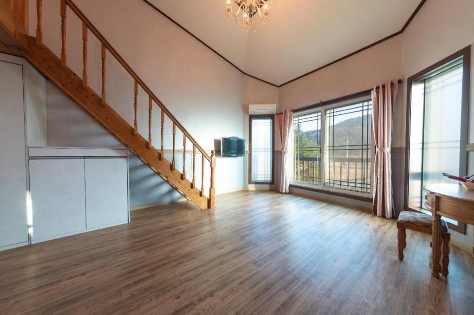 Hongcheon Vivaldi Castle Bed and Breakfast in Gyeonggi-do