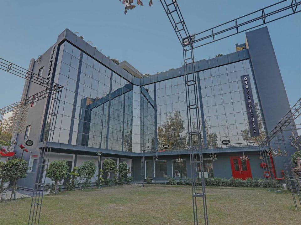 Townhouse Deva Road Lucknow Hotel in Lucknow