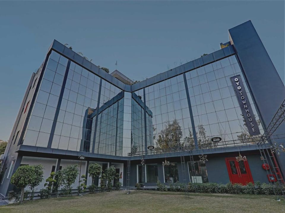 Townhouse Deva Road Lucknow Hotel in Lucknow
