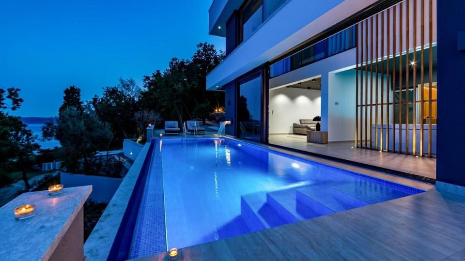 Private villa with pool - Sky Pool Villa MEDVEJA Villa in Primorje-Gorski Kotar County