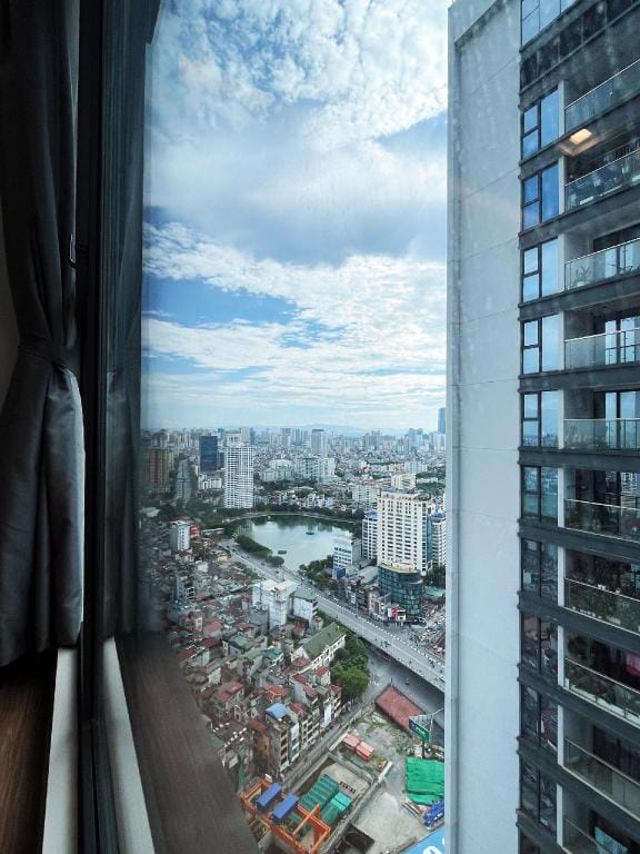 Stunning 4 bedroom service-apartment with pool Apartment in Hanoi