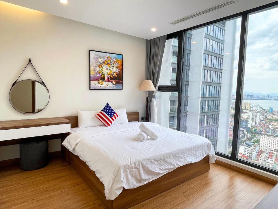Stunning 4 bedroom service-apartment with pool Apartment in Hanoi