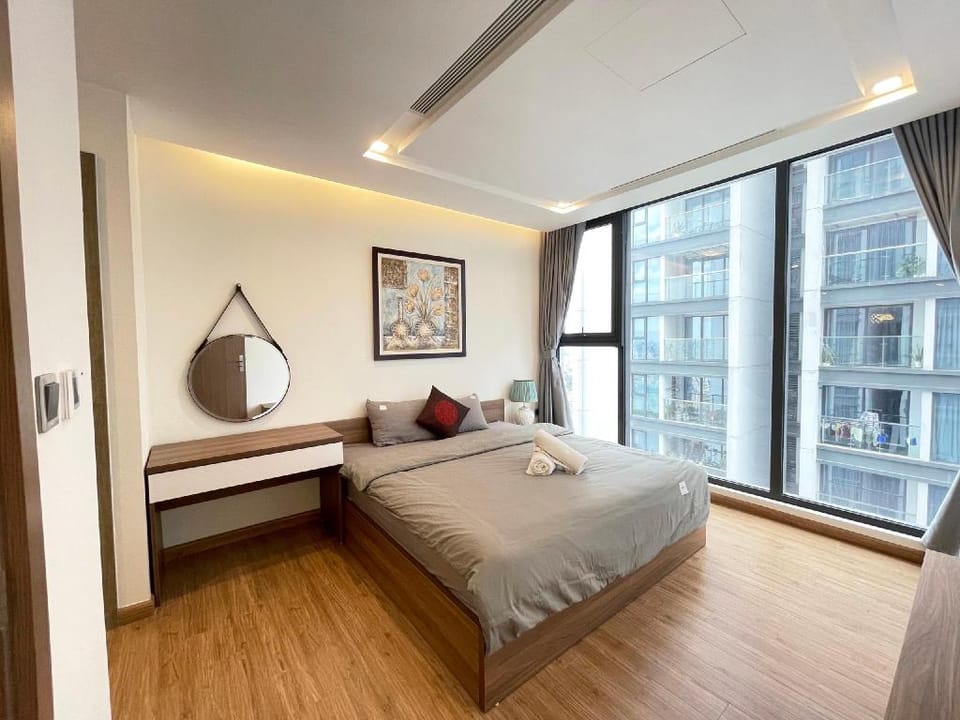 Stunning 4 bedroom service-apartment with pool Apartment in Hanoi