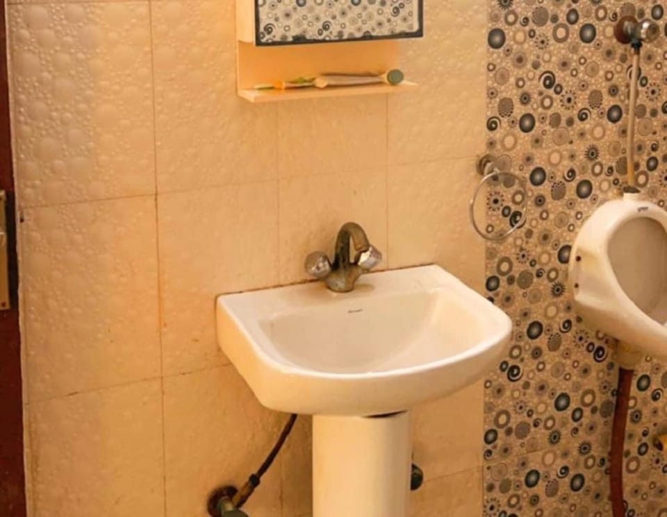 Aastha Flora Farm Apartment in Noida