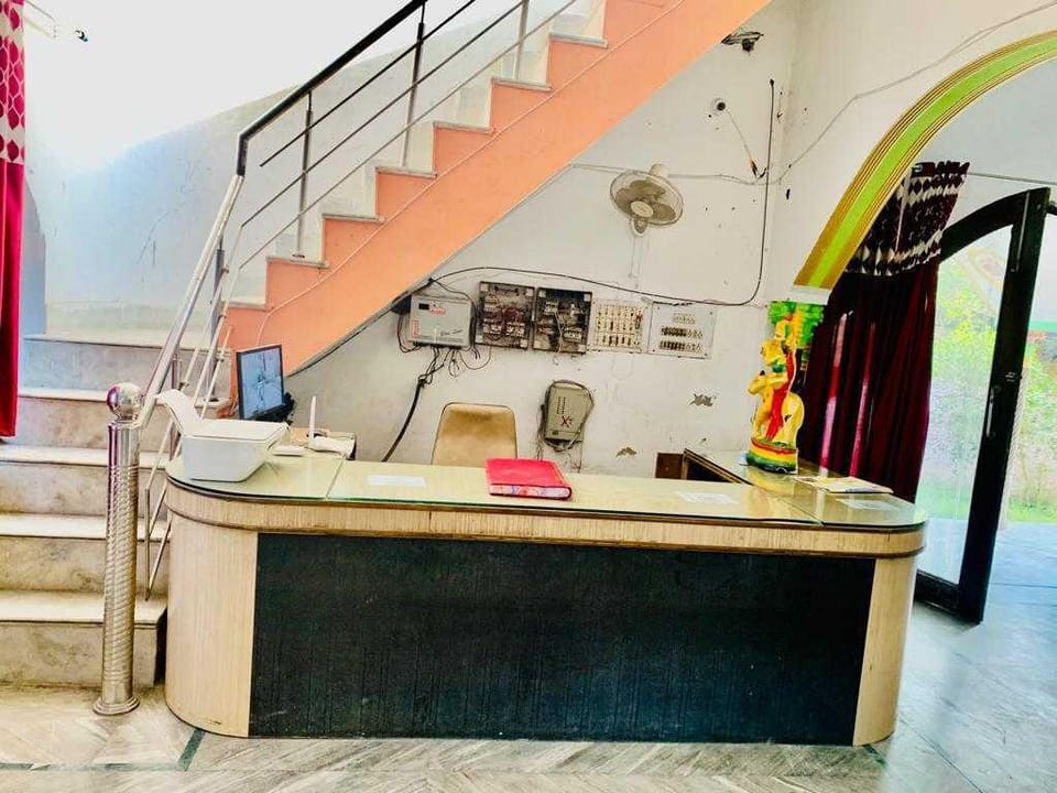 OYO Hotel Galaxy White Hotel in Uttarakhand