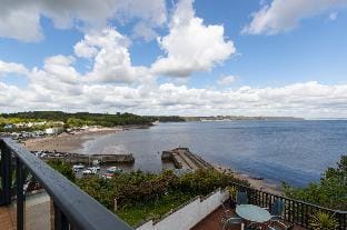 Cystanog Fach - Sea Views, Balcony and Terrace Country House in Saundersfoot