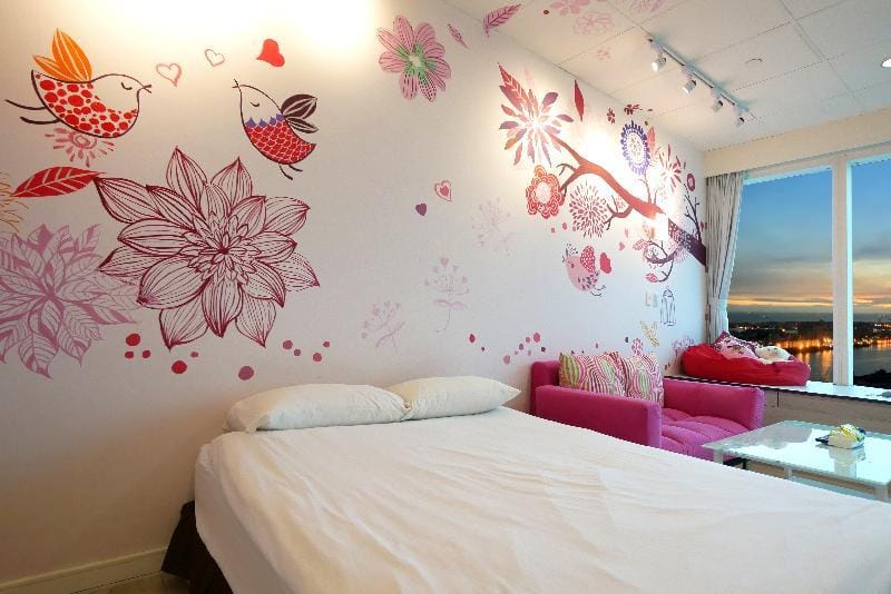 Kaohsiung Port Inn (高雄港商旅-荅里島超級海景2人房) Bed and Breakfast in Kaohsiung