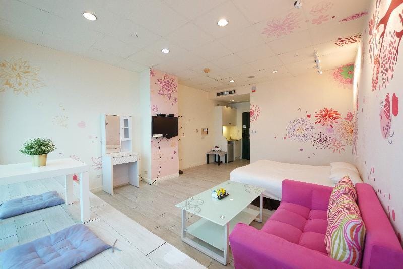 Kaohsiung Port Inn (高雄港商旅-荅里島超級海景2人房) Bed and Breakfast in Kaohsiung