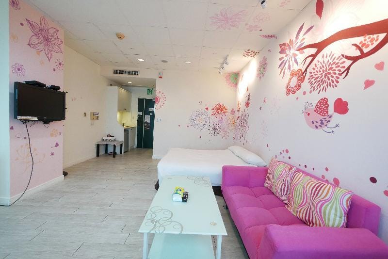 Kaohsiung Port Inn (高雄港商旅-荅里島超級海景2人房) Bed and Breakfast in Kaohsiung