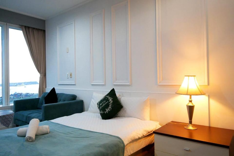 Kaohsiung Port Inn (高雄港商旅-紐約海景2人房) Bed and Breakfast in Kaohsiung