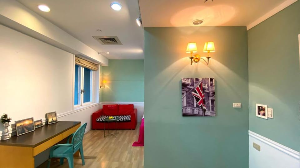 Kaohsiung Port Inn (高雄港商旅-瑪格麗特市景2人房) Bed and Breakfast in Kaohsiung