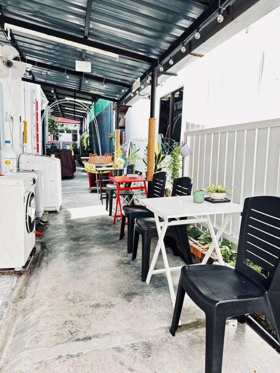 Ardour Lodge - Room A1(TRIPLE ROOM) Villa in Tanjung Bungah