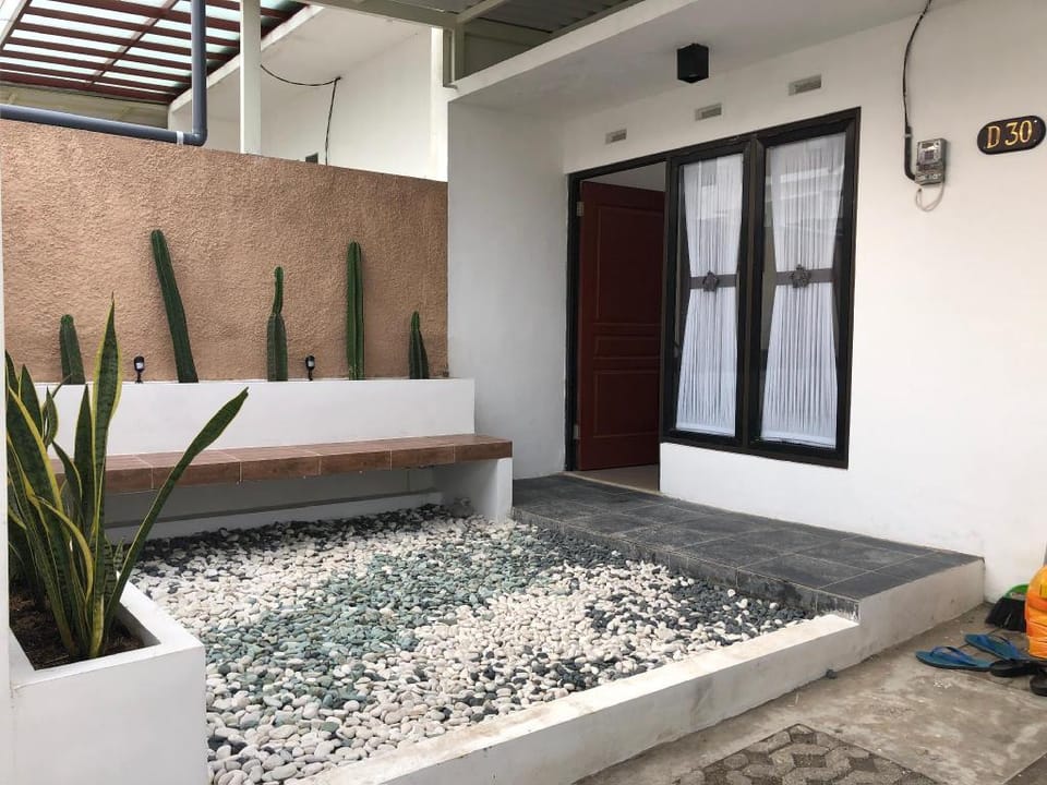 Homestay Syariah Orchard Family Taman Ala Cafe D30 Vacation rental in East Java