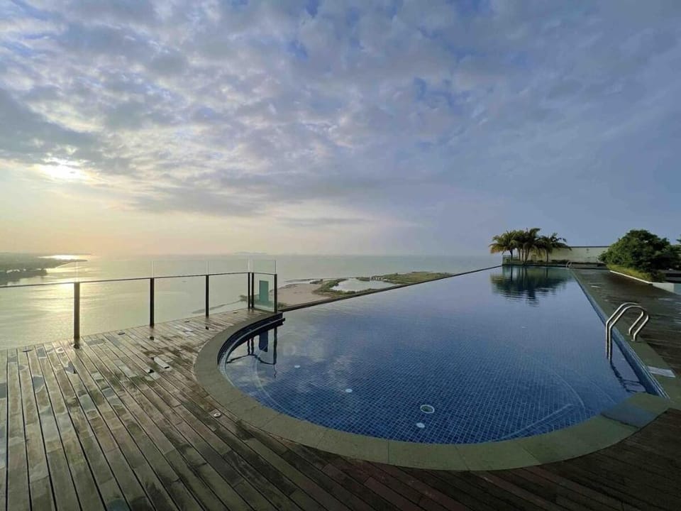 Seaview Balcony Bathtub SmartTV[Netflix]Studio B29 Apartment in Malacca