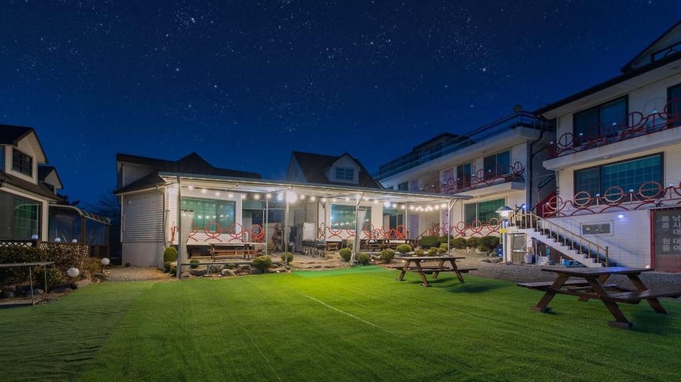 Anmyeondo Bbalgang Pension Bed and Breakfast in South Korea