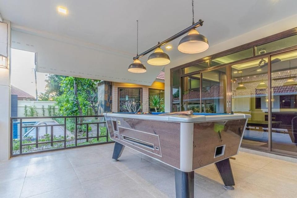 Mew pool villa 3 pattaya Luxury resort 3 king bed  Villa in Pattaya City