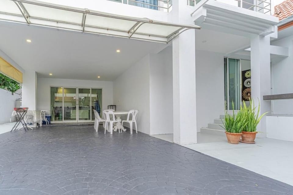 Mew 2 Indoor pool villa/2km from walkingST n beach Villa in Pattaya City