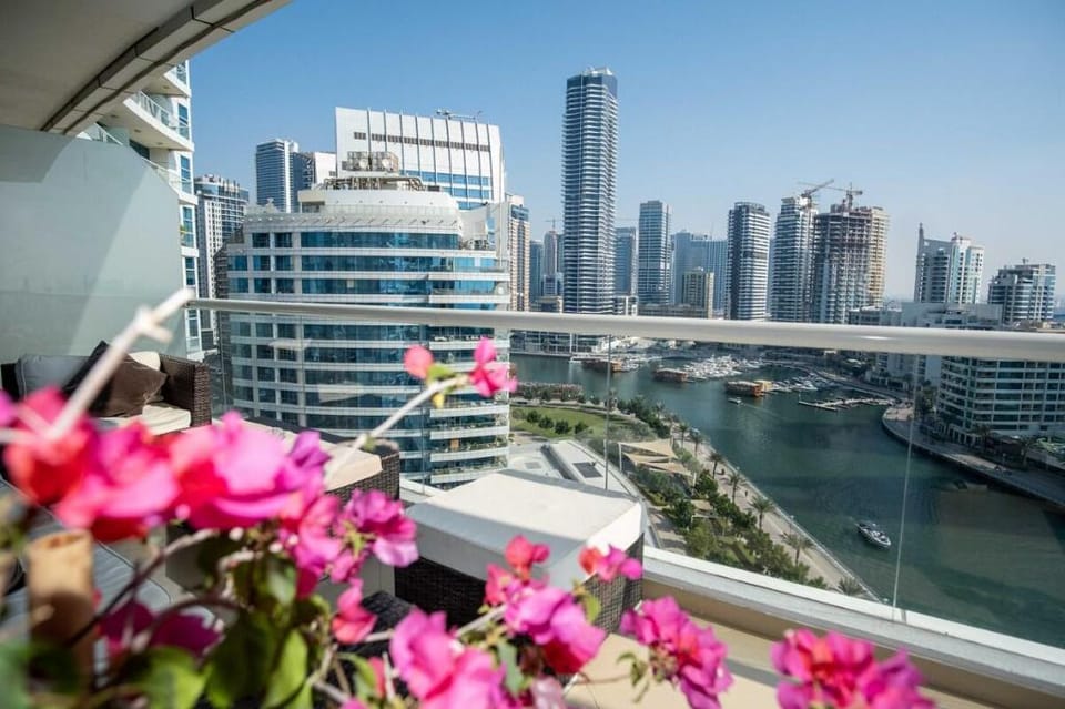 WSuites - Big terrace & Beautiful Marina View Apartment in Dubai