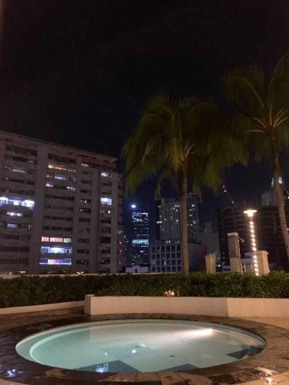 Nordic unit w/ balcony - city skyline view Vacation rental in Pasay