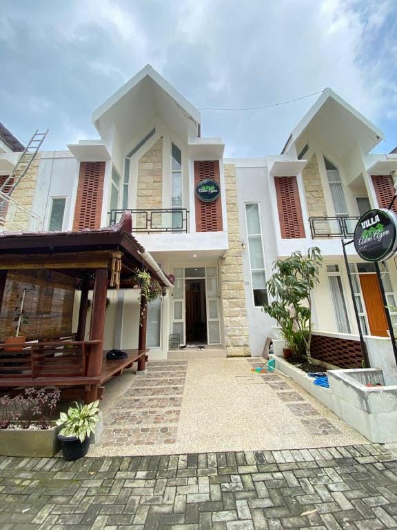 Villa Permata Adem Ayem Hotel in Batu