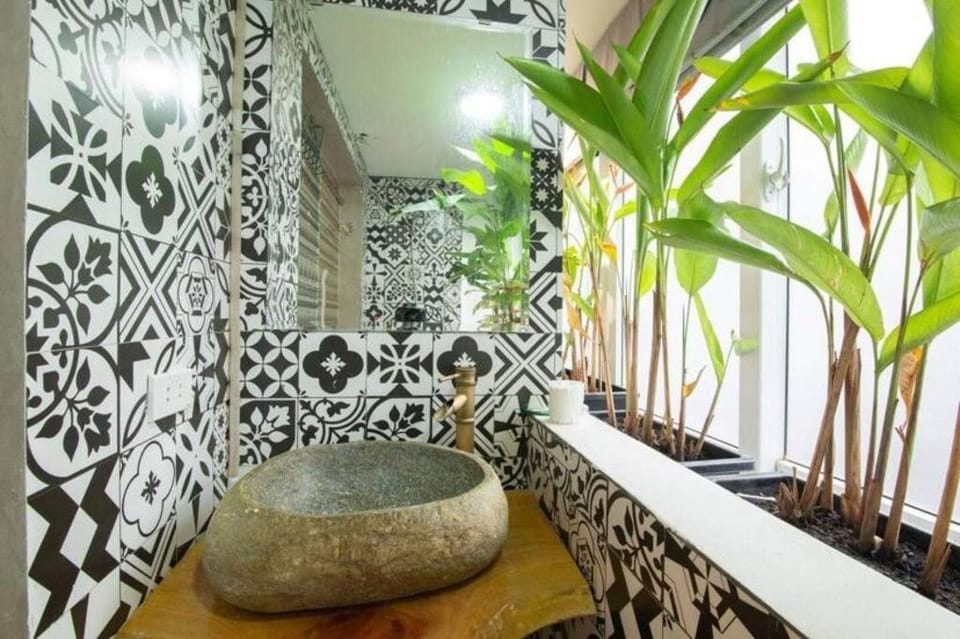 Zebra house/2’ to HoanKiem Lake & Beer street Vacation rental in Hanoi