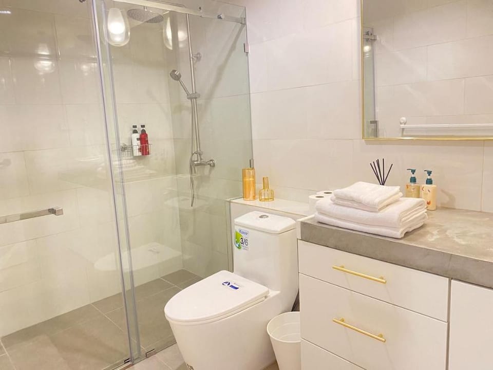 Dokki Entire Home | 4BR | BTS Bearing | Netflix Vacation rental in Bangkok