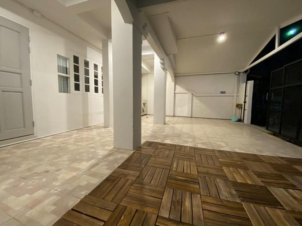 Dokki Entire Home | 4BR | BTS Bearing | Netflix Vacation rental in Bangkok