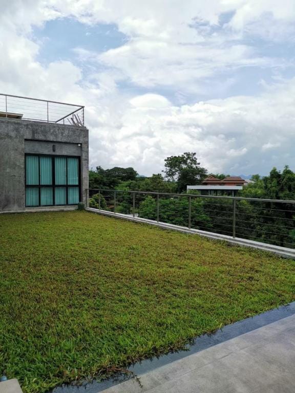 Green Roof Kao-Yai Villa in Laos
