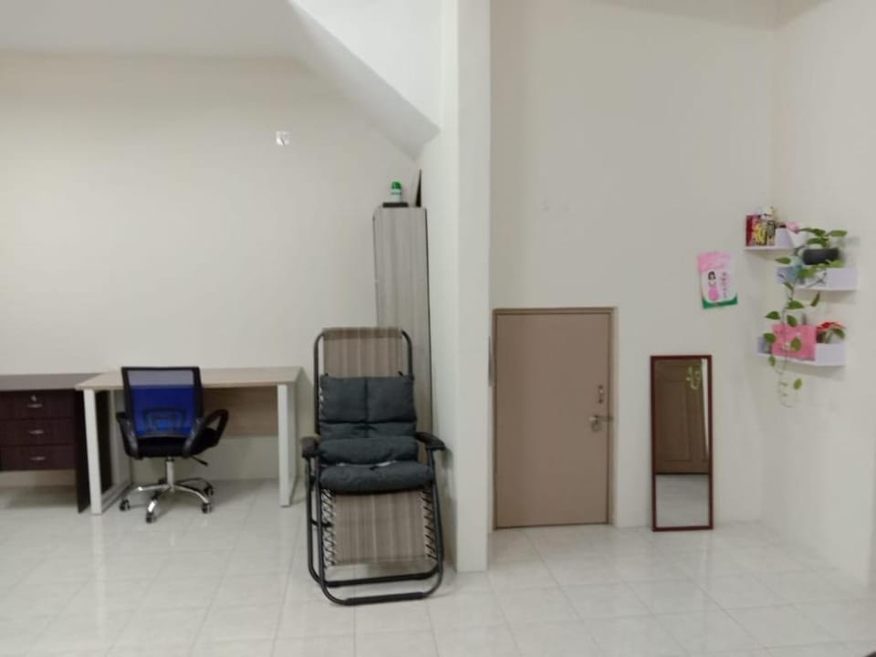 Taman Song Choon Double Storey 4 rooms 10 pax  Vacation rental in Ipoh