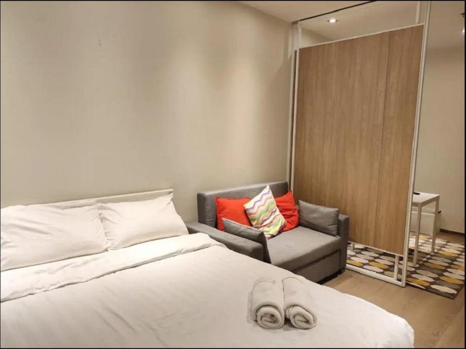 cozy 1brCity Center500mbtsE5Skytop poolGymYoutube Apartment in Bangkok