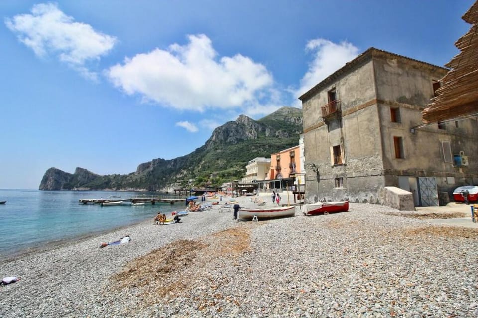 Musdea, Mimì sul Mare. Apartmet on the beach Apartment in Campania