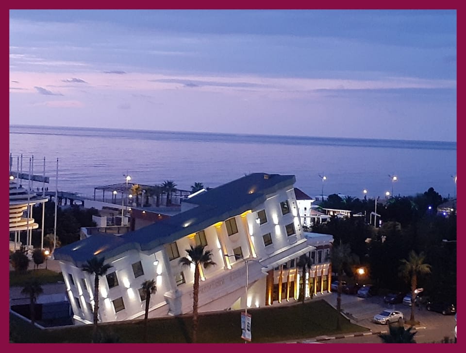 Stunning Oceanfront View, Beach Access & Balcony Apartment in Batumi