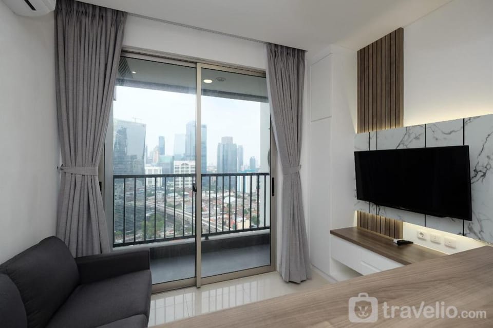 Stunning Cozy 1BR at Ciputra World 2 By Travelio Apartment in South Jakarta City
