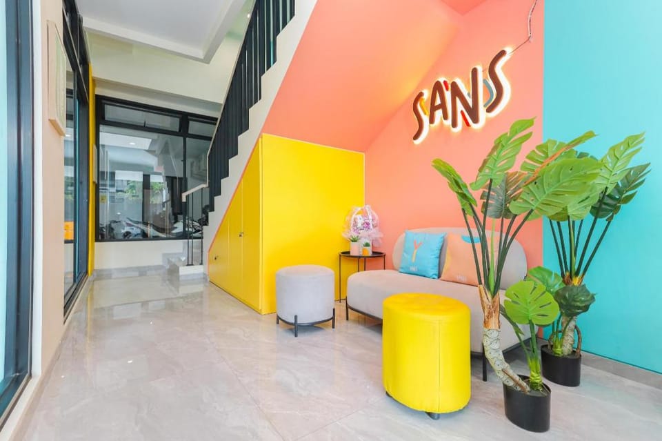 Sans Hotel Clover Ace Surabaya by RedDoorz Hotel in Surabaya