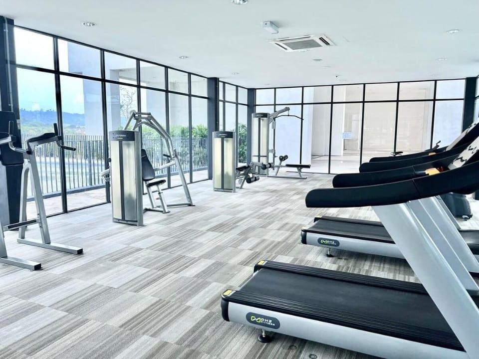 G 1-5pax Cozy Home Trefoil Setia Alam 100mps Wifi Apartment in Selangor, Malaysia