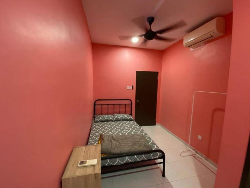 4 Bedroom @ Haira Muslim Homestay Pasir Gudang Vacation rental in Johor