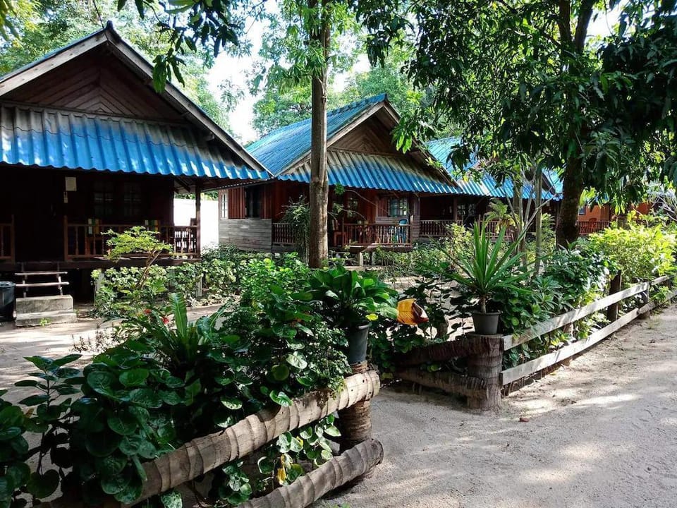 SB Fan Bungalow : 3 Pax (A5) Vacation rental in Ko Tao