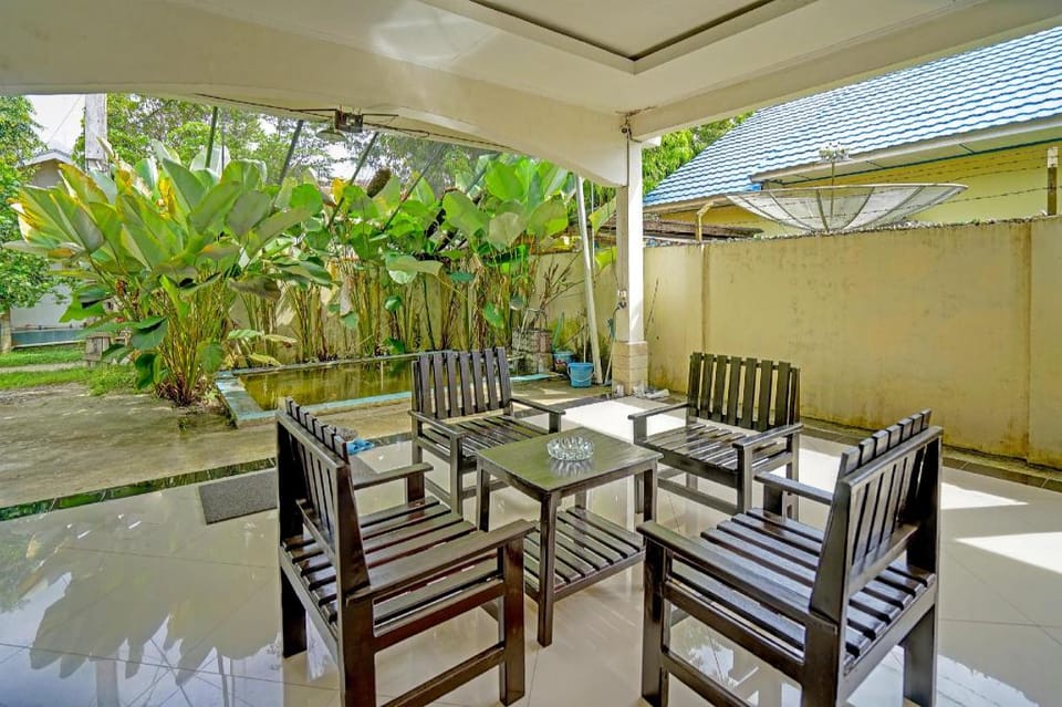 OYO Life 91984 Taufik Kost Syariah Hotel in Indonesia