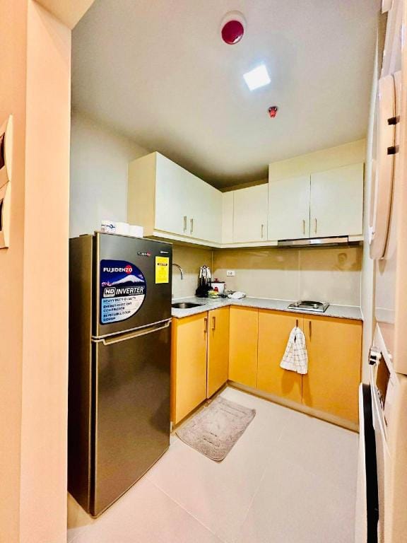 Luxury 1BR unit with Balcony in Uptown Parksuites Apartment in Makati