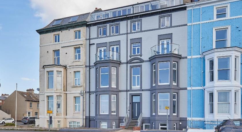 Host & Stay | Penthouse Pier View Apartment in England