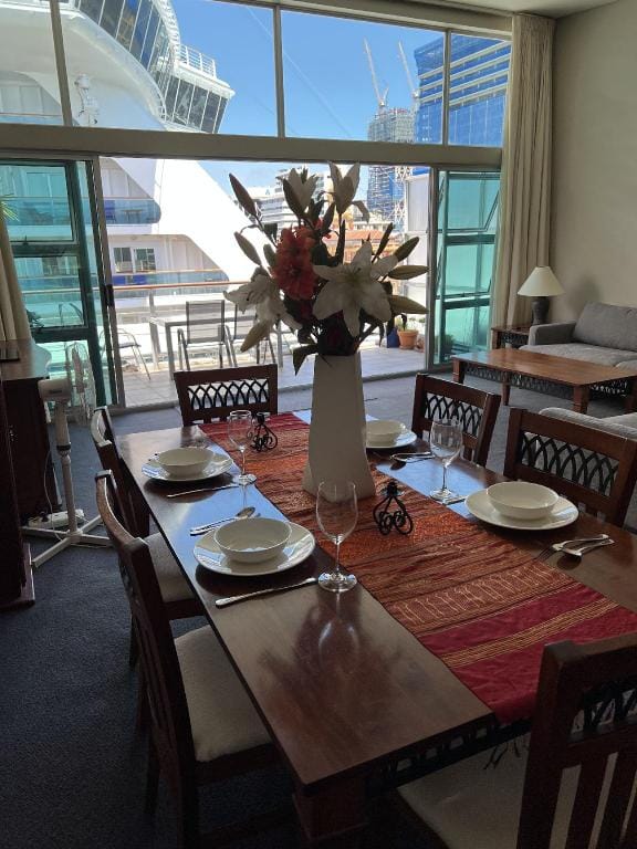 Prince Wharf: Waterfront Sea Views Suite 1# Apartment in Auckland