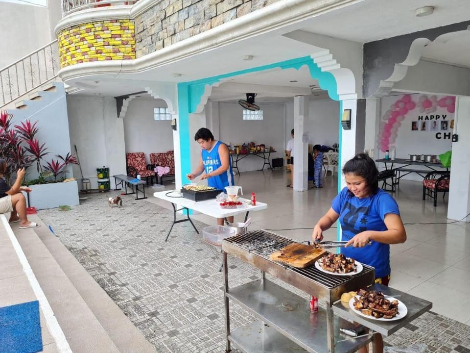 ENTIRE IN LAGUNA 3 ROOMS 20-30 PAX not hotspring Villa in Calamba