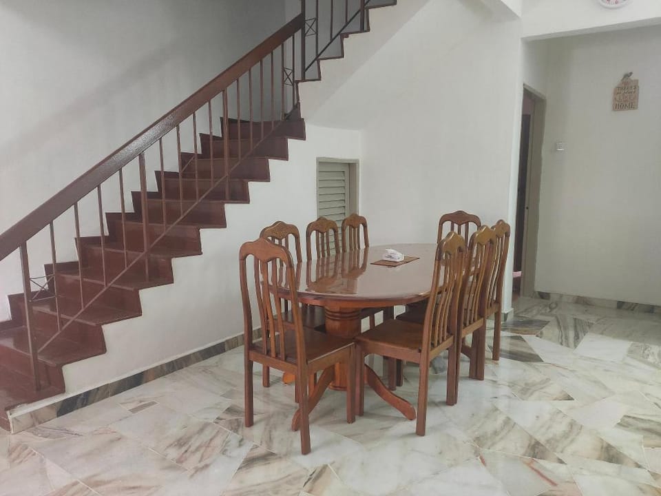 Double Storey Bee 3 Homestay Kajang Semenyih Vacation rental in Negeri Sembilan, Malaysia