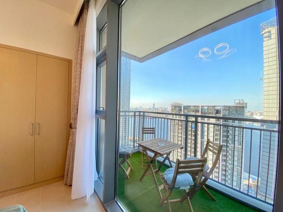 LuxBnB Creek Rise Tower Harbor Views Apartment in Dubai
