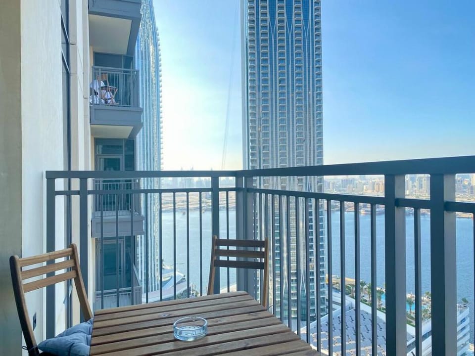 LuxBnB Creek Rise Tower Harbor Views Apartment in Dubai