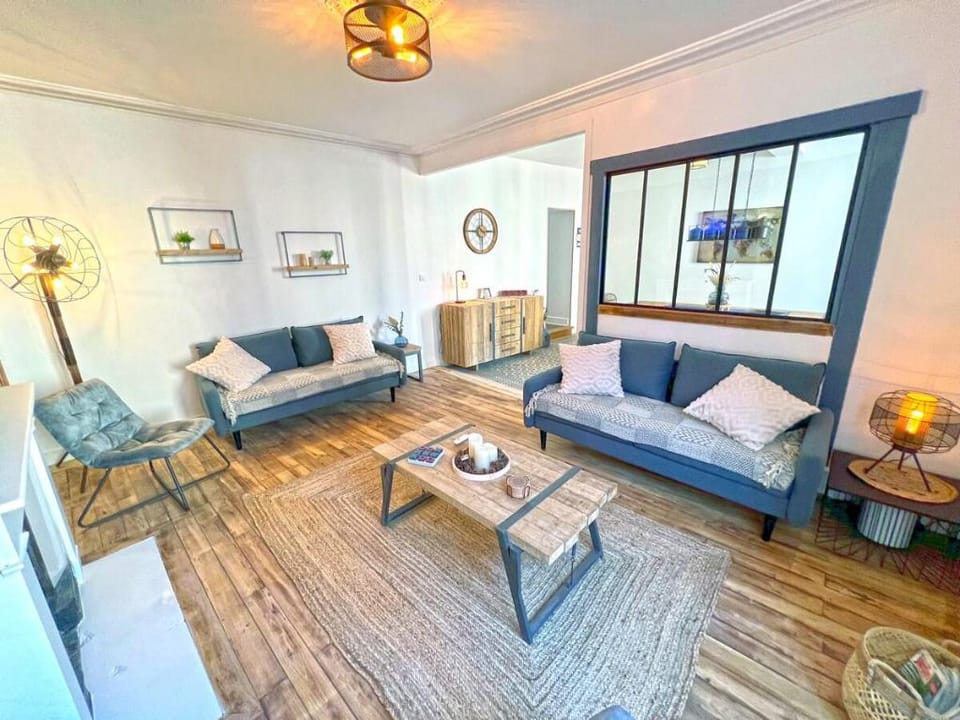 Maison décorée en pierre avec jacuzzi Vacation rental in Auvergne-Rhône-Alpes