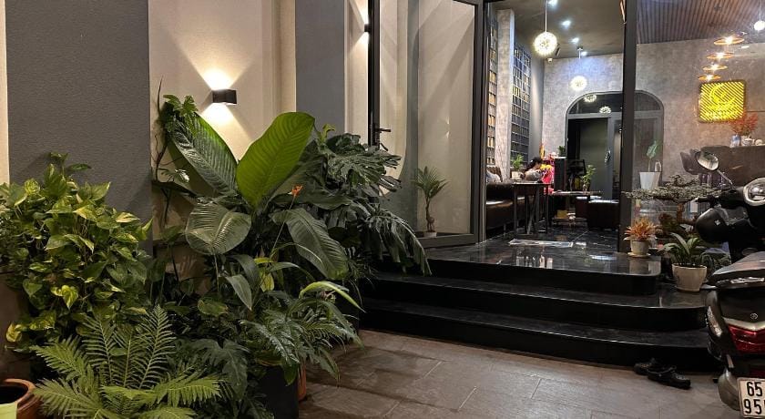 MID NIGHT Hotel in Cambodia
