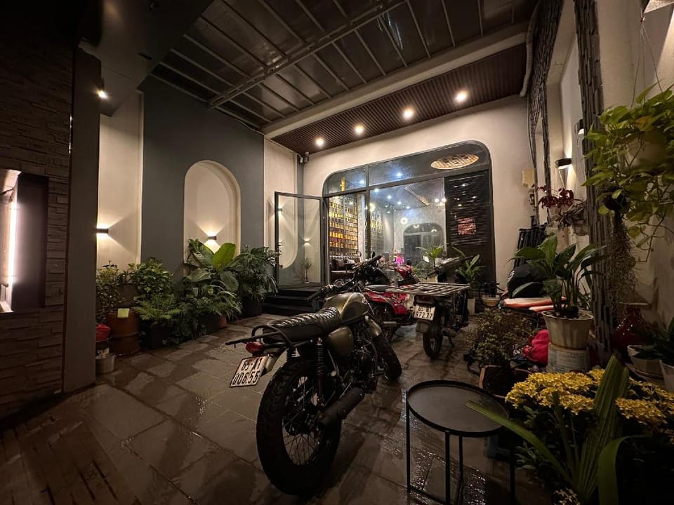 MID NIGHT Hotel in Cambodia