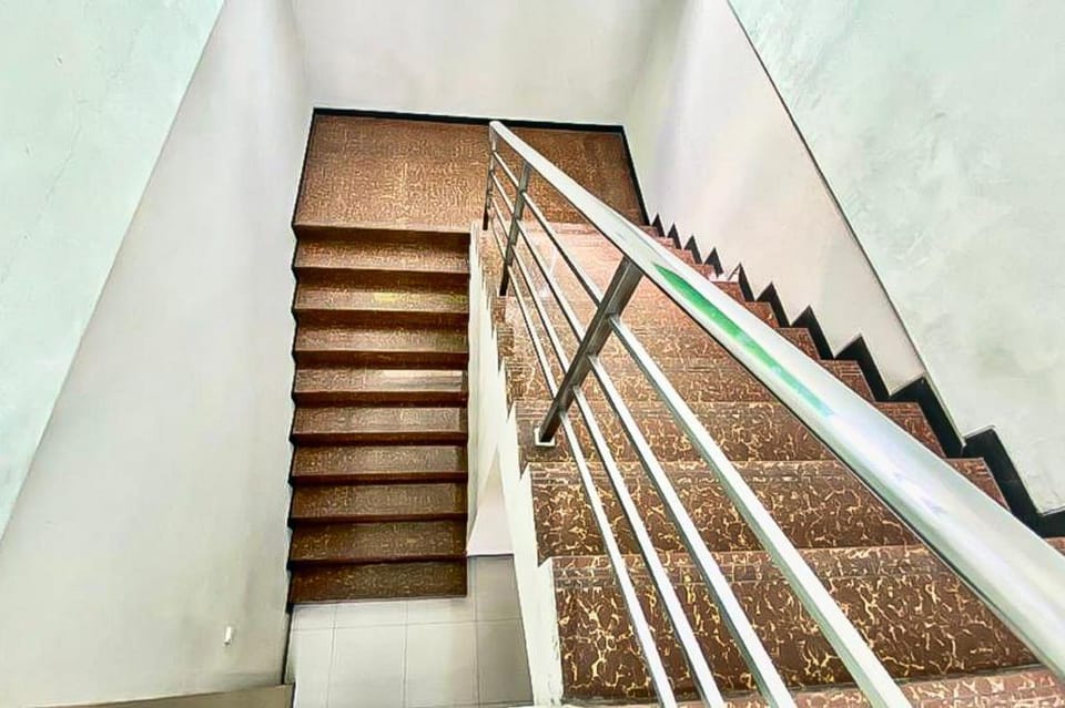 Mawar Indah Hotel near Stasiun Balapan Solo Mitra RedDoorz Hotel in Special Region of Yogyakarta