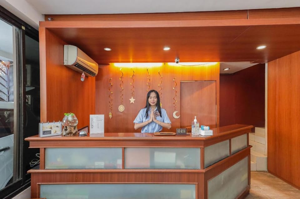 RedDoorz near Gubeng Station Surabaya Hotel in Surabaya